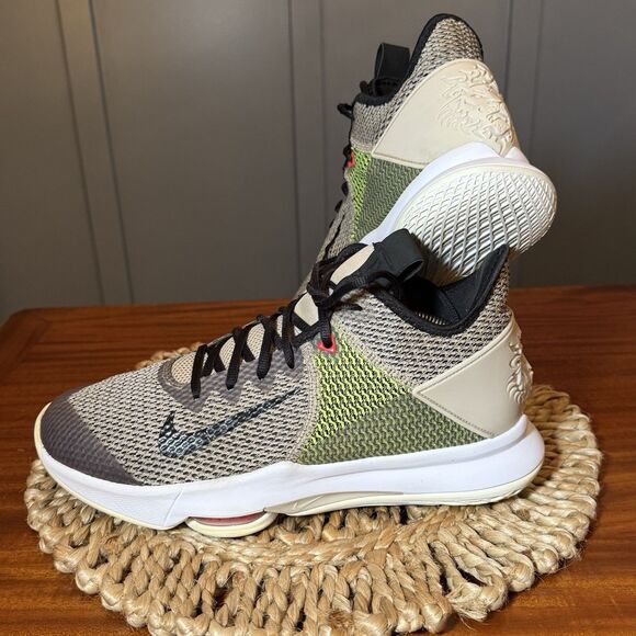 Nike Green and Gray Athletic Shoes Modern Breathable Design - Picture 6 of 16